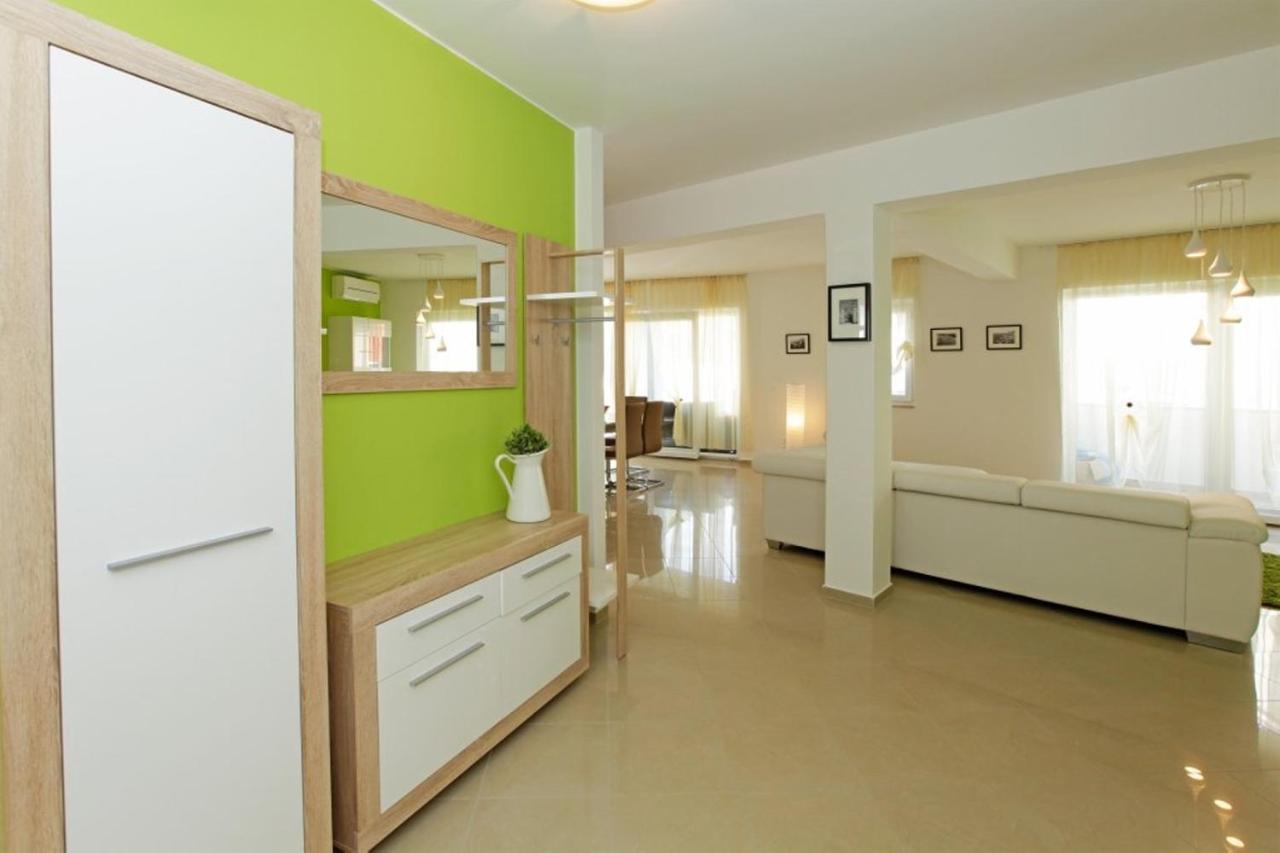 Apartment Bol A6 With Pool From 45 Eur Per Person Eksteriør billede