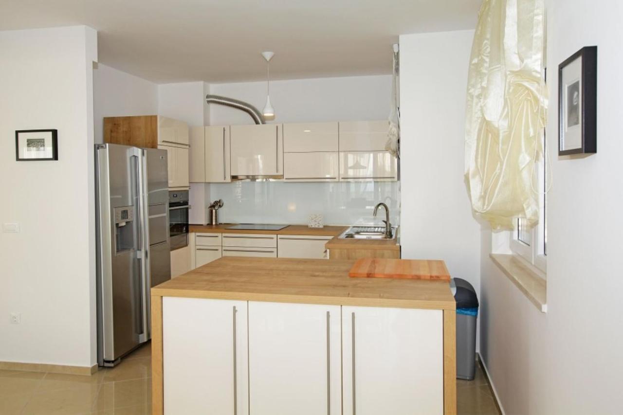 Apartment Bol A6 With Pool From 45 Eur Per Person Eksteriør billede