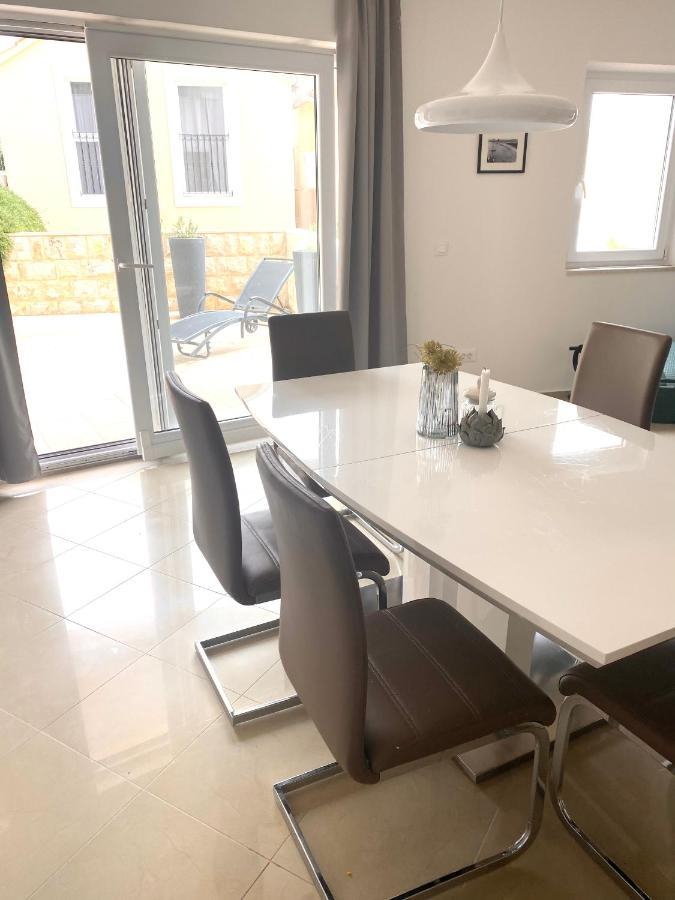 Apartment Bol A6 With Pool From 45 Eur Per Person Eksteriør billede